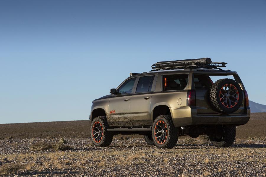  Chevrolet Suburban Luke Bryan Concept 2017 года  (фото 7 из 8)